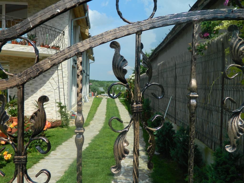 Pensiunea Casa Cornelia マフムディア エクステリア 写真